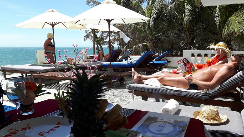 Ocean Front Hotel Phan Thiết Extérieur photo