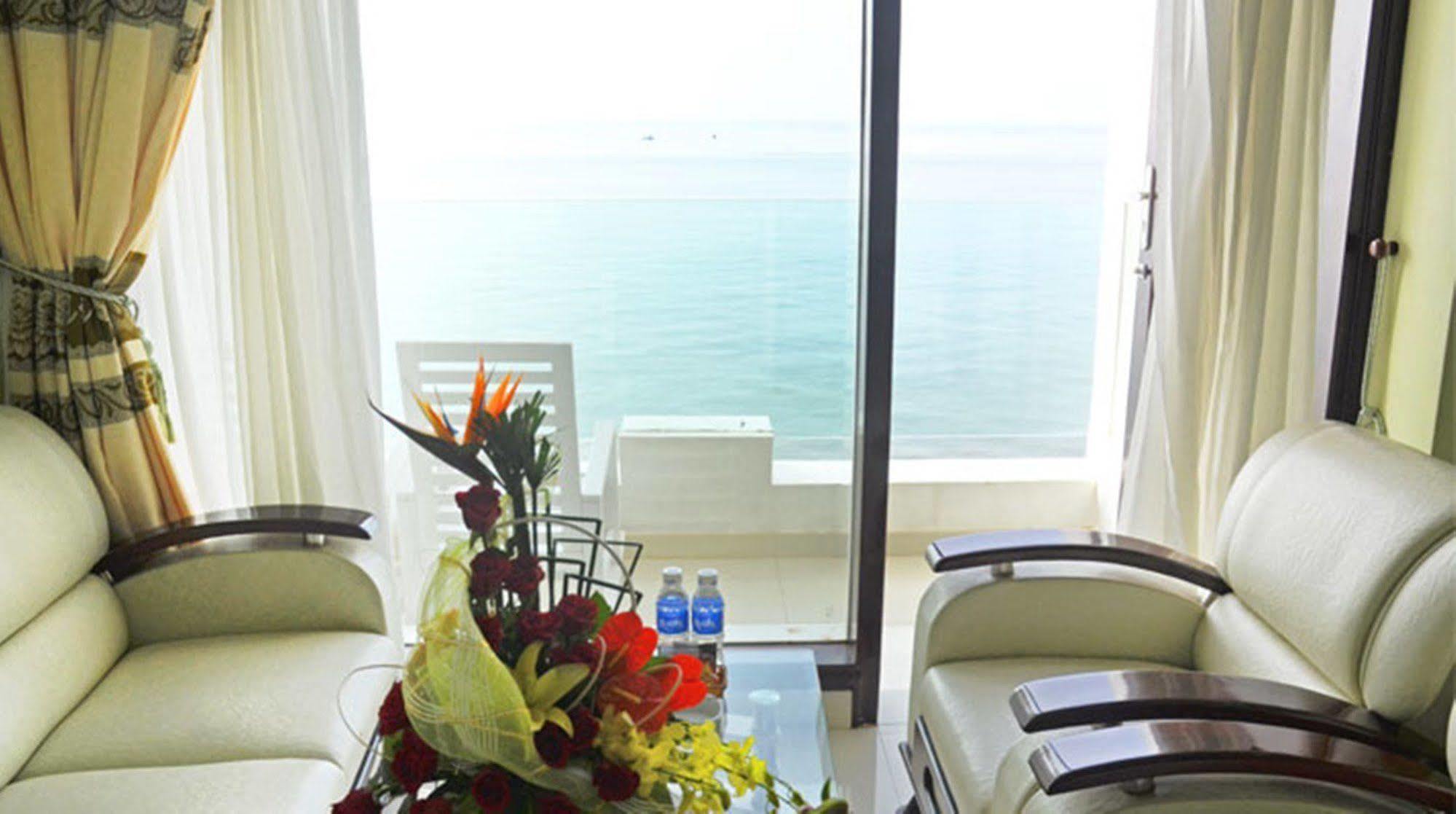 Ocean Front Hotel Phan Thiết Extérieur photo