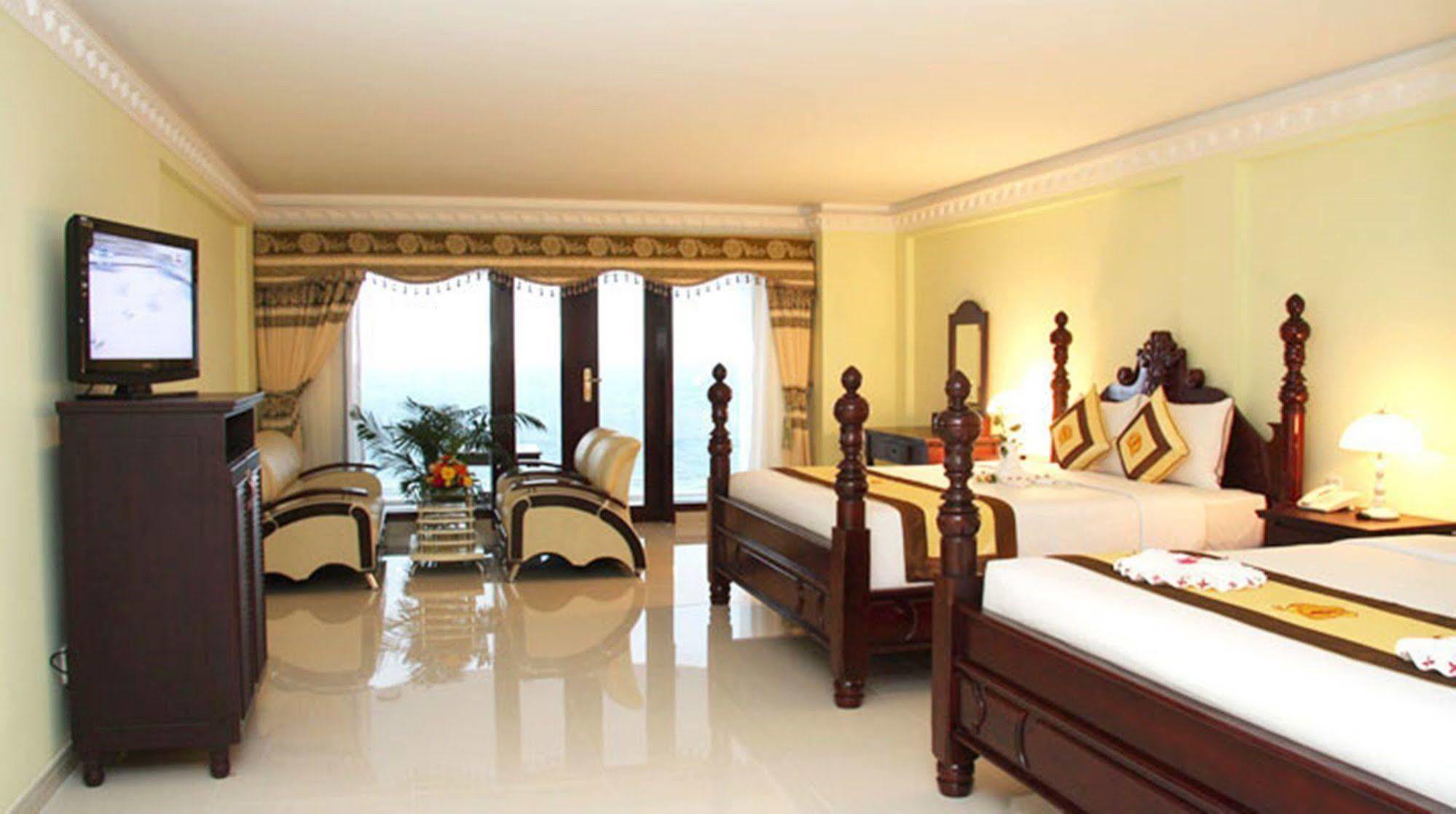 Ocean Front Hotel Phan Thiết Extérieur photo