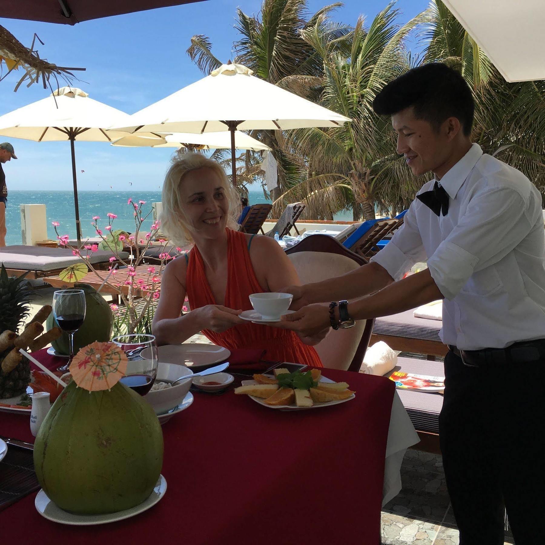 Ocean Front Hotel Phan Thiết Extérieur photo